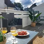 Lyse Fjord 3Br Apartment